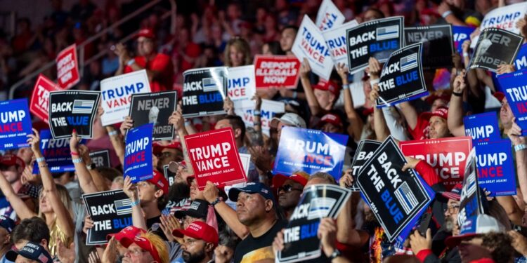 Trump culpa a Harris por migración «ilegal», mientras vicepresidenta elogia legado de Biden