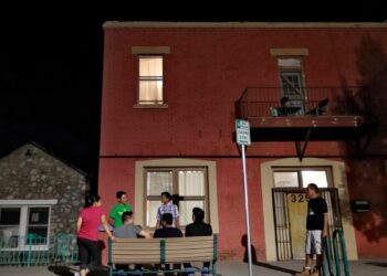 Niños migrantes fueron alojados en refugios de EEUU donde los maltrataron por años, acusa demanda