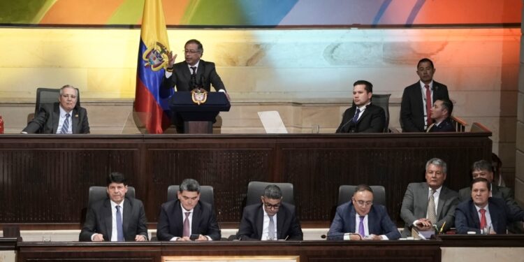 Petro enfrenta un tercer año clave en el Congreso para sacar adelante sus reformas: analistas