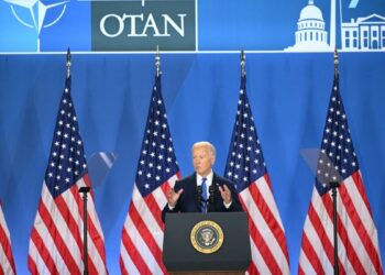 Biden busca despejar dudas sobre su capacidad física en conferencia de prensa