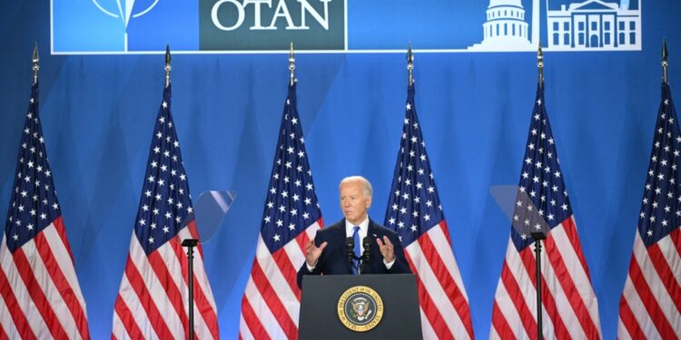 Biden busca despejar dudas sobre su capacidad física en conferencia de prensa