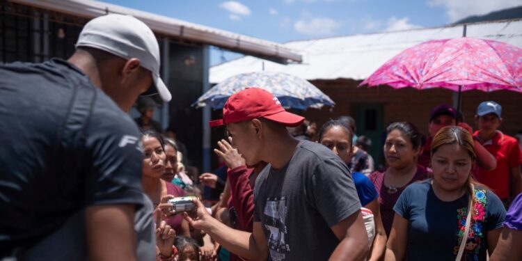 Guatemala otorga estatus migratorio a 207 mexicanos que buscaron refugio por la violencia