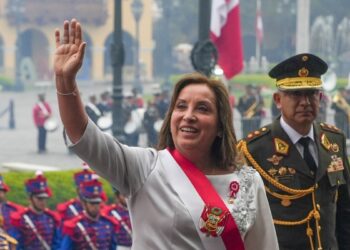 Fiscalía archiva indagación por genocidio contra presidenta de Perú, mantiene otra por homicidio