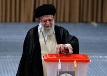 Reformista Masoud Pezeshkian gana elección presidencial de Irán