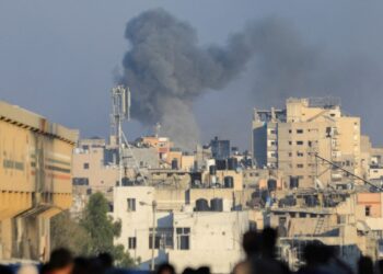 Israel amplía operación en Ciudad de Gaza; persisten obstáculos en diálogo de paz