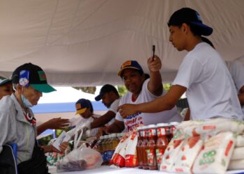 Inflación en Venezuela se desacelera, pero muchos votantes aún no pueden llegar a fin de mes
