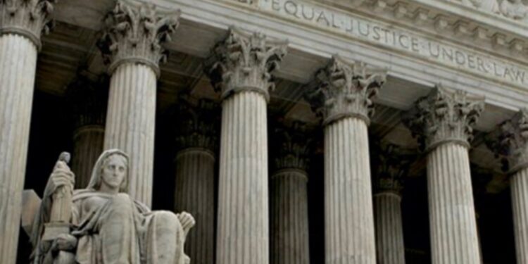 El fallo de la Corte Suprema de Justicia sobre inmunidad presidencial ya impactó el anuncio de la sentencia que debe recibir Donald Trump.