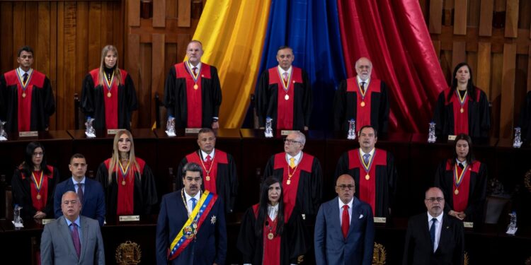 Nicolás Maduro acude al TSJ a interponer un recurso de amparo ante la Sala Electoral