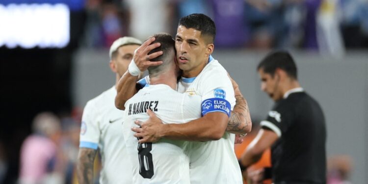 Uruguay enfrenta a un Brasil en horas bajas por el pase a semis de la Copa América