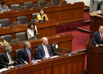 Congreso de Perú aprueba ley para que prescriban crímenes de lesa humanidad cometidos antes de 2002