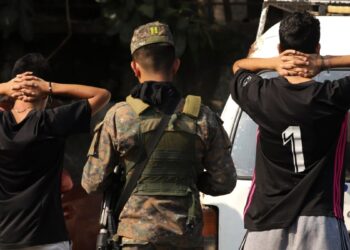 Menores de edad víctimas de detenciones arbitrarias, torturas y golpizas en El Salvador: HRW