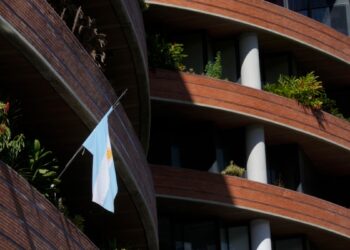 Argentina analiza situación de venezolanos asilados en su embajada tras ultimátum de Maduro