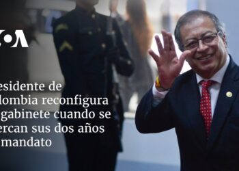 Presidente de Colombia reconfigura su gabinete cuando se acercan sus dos años de mandato