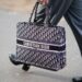 Autoridades italianas descubren que Dior gasta 57 dólares en fabricar sus bolsos de 2800 dólares