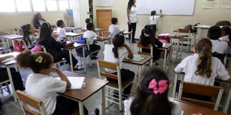 Colegios privados estiman aumento de mensualidad entre 18% y 20%, según Andiep