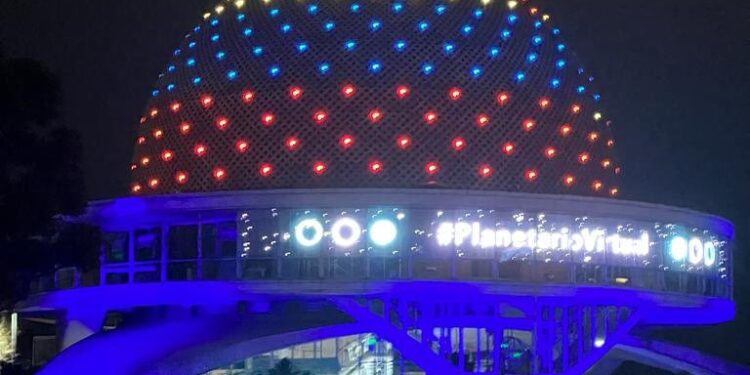 El gesto de Argentina hacia Venezuela al iluminar monumentos de Buenos Aires con el tricolor nacional