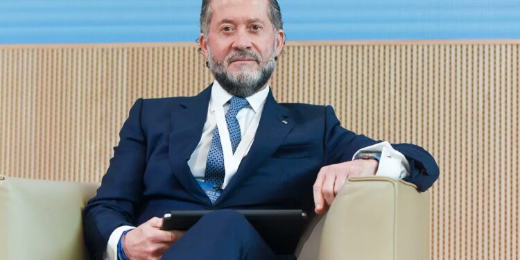 Venezolano Juan Carlos Escotet es el nuevo presidente de un club deportivo en España