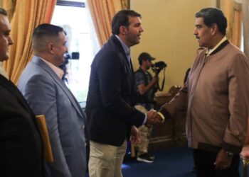 Maduro formó «Frente Nacional por la Paz» con «opositores» que lo apoyaron