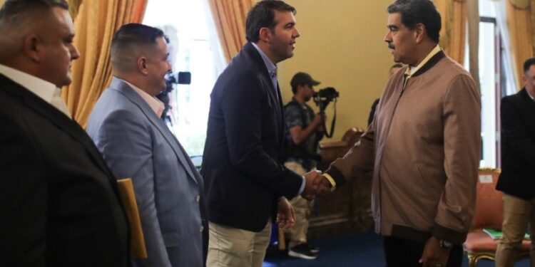 Maduro formó «Frente Nacional por la Paz» con «opositores» que lo apoyaron