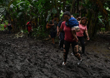 Panamá sigue cerrando pasos de migrantes en el Darién