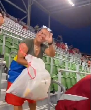 ¡Los buenos somos más! Fanáticos venezolanos se encargaron de la limpieza del Q2 Stadium en Austin