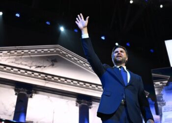 JD Vance es oficialmente el candidato vicepresidencial republicano