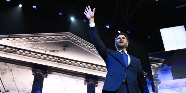 JD Vance es oficialmente el candidato vicepresidencial republicano