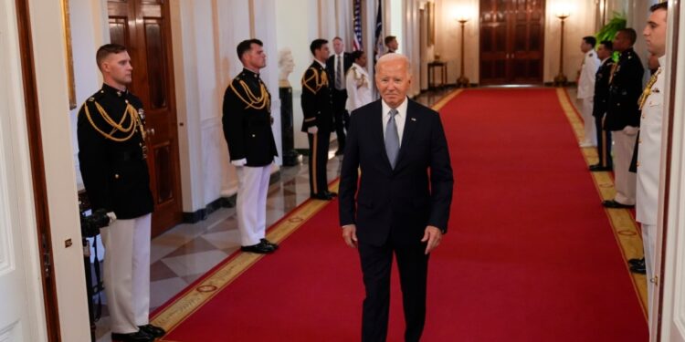 Los estadounidenses continúan preguntándose si el presidente Joe Biden está capacitado para gobernar el país hasta el fin de su mandato.