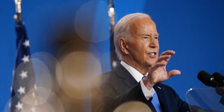 Líderes europeos defienden a Biden por sus lapsus, pero los medios dicen que está acabado