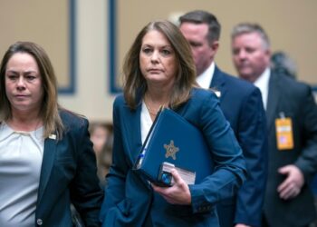 Jefa del Servicio Secreto asume responsabilidad por las fallas tras atentado a Trump