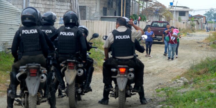 Incendio de grandes proporciones afecta zona del sur de Ecuador