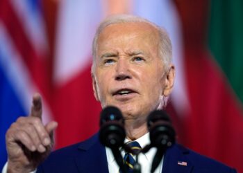 Los demócratas en el Congreso de Estados Unidos apoyan la candidatura de Joe Biden, mientras Donald Trump se burla del caos Demócrata.