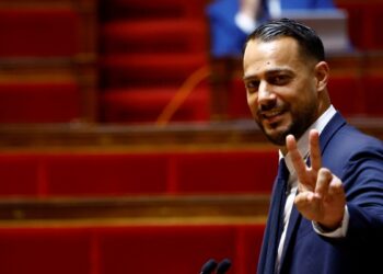 La izquierda francesa dice que puede gobernar, pero el centro dice «nos necesitan»