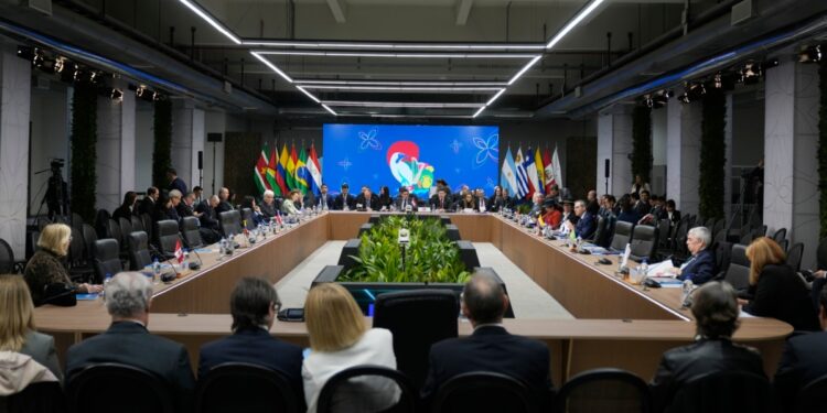 Mercosur se reúne en Paraguay y se acerca a China para aumentar su comercio
