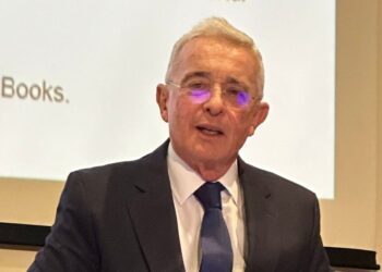 Uribe denuncia irregularidades en caso judicial en su contra