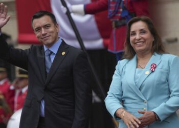 Presidente de Ecuador realiza visita oficial a Perú