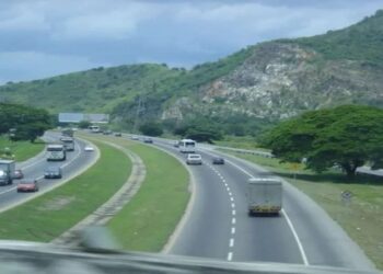 Tres fallecidos y 20 heridos dejó accidente de tránsito tras volcarse camión en la ARC sentido Caracas