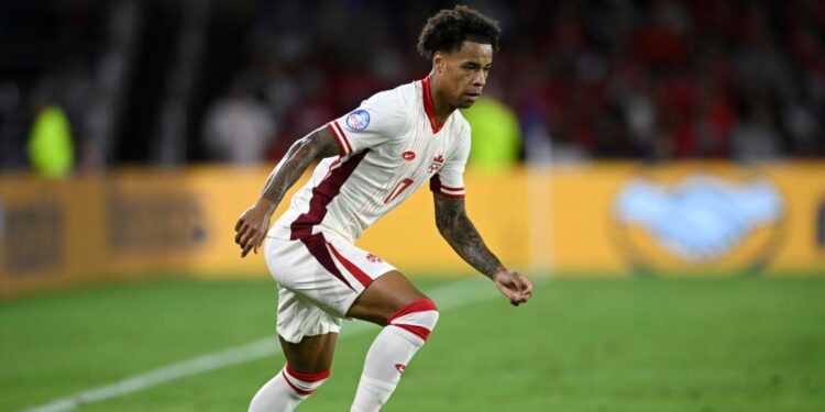 Canadiense Buchanan es operado tras sufrir fractura de tibia en un entrenamiento