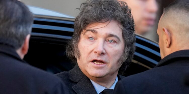 Gobierno del presidente argentino Javier Milei abre el sector aerocomercial a más competidores