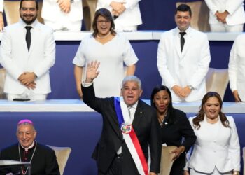 Mulino juramenta en Panamá, aboga frenar inmigración y recuperación económica