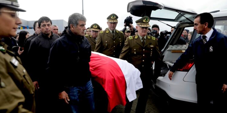 Detienen a tres presuntos implicados en el brutal asesinato de carabineros que conmocionó a Chile