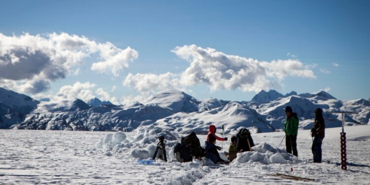 Hallan en la cumbre más alta de Perú la momia de un estadounidense que murió hace 22 años