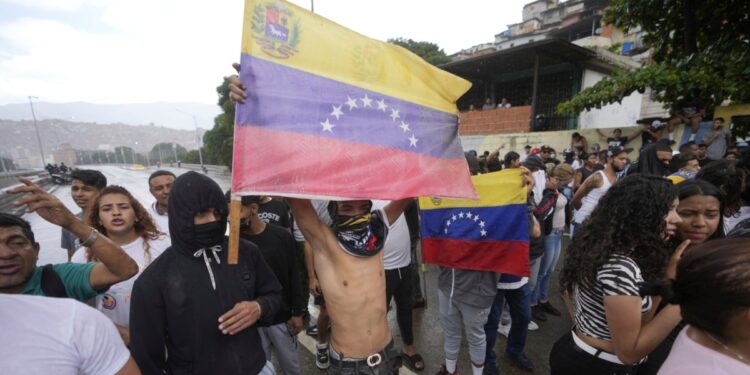 Varios gobiernos, ONU y Centro Carter piden revisión total del resultado.