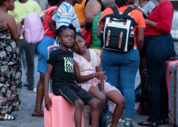 Huracán Beryl pone en riesgo a 3 millones de niños en el Caribe