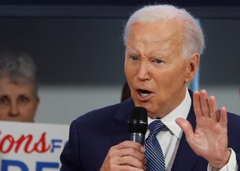 Algunos demócratas no están seguros de si Biden debe mantenerse en la contienda presidencial