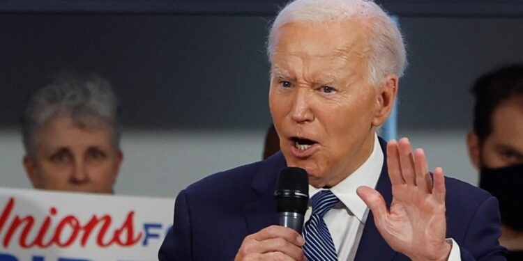 Algunos demócratas no están seguros de si Biden debe mantenerse en la contienda presidencial