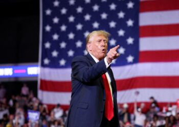 Sentencia a Trump por caso de dinero por silencio se retrasa por fallo sobre inmunidad