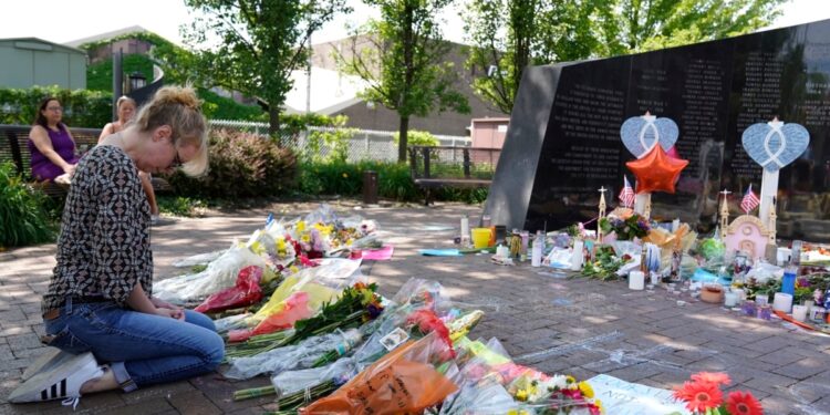 Dos muertos, 19 heridos por tiroteo en Detroit