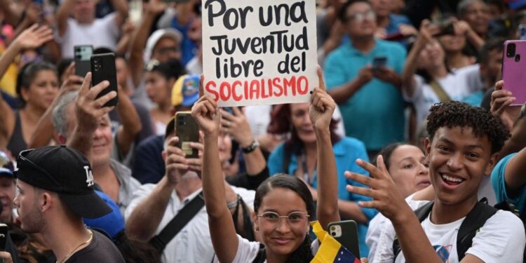 Exalto oficial cubano exiliado se dirige a sus colegas de armas en Venezuela de cara a elecciones