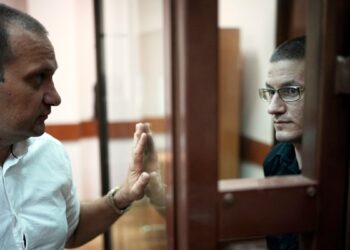 Corte en Moscú condena a estadounidense por cargos de drogas